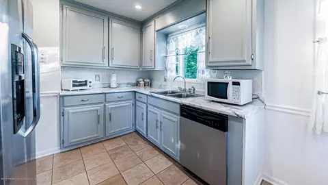 919 Pendleton Dr, Lansing, MI 48917 photo 5