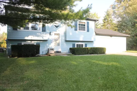 1121 Eugenia Dr, Mason, MI 48854 photo 2