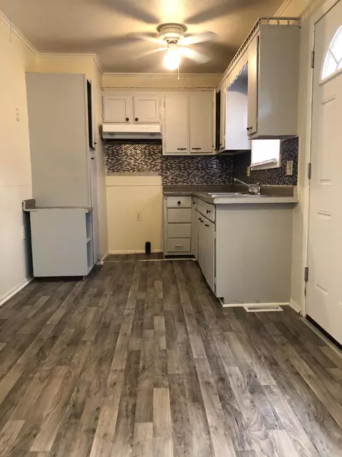 549 E Paulson St, Lansing, MI 48906 photo 6
