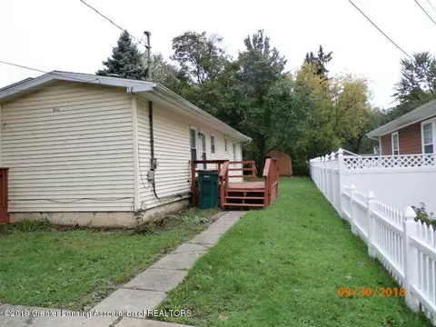 549 E Paulson St, Lansing, MI 48906 photo 2