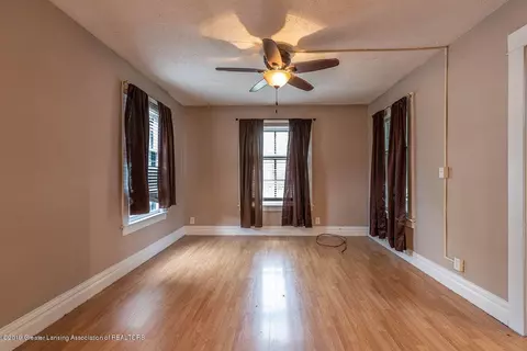 554 E Cavanaugh Rd, Lansing, MI 48910 photo 5