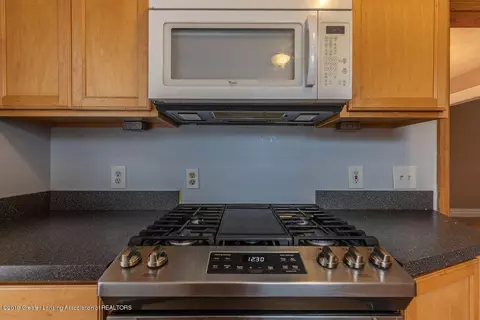 554 E Cavanaugh Rd, Lansing, MI 48910 photo 9