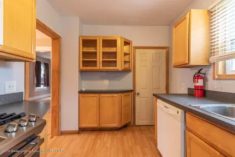 554 E Cavanaugh Rd, Lansing, MI 48910 photo 8