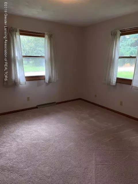 815 N Spring St, Saint Johns, MI 48879 photo 9