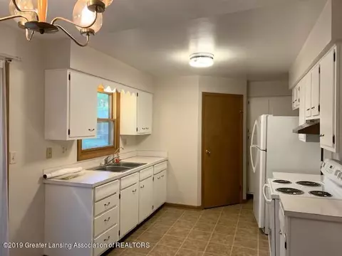 815 N Spring St, Saint Johns, MI 48879 photo 4