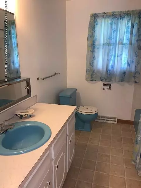 815 N Spring St, Saint Johns, MI 48879 photo 7