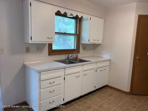 815 N Spring St, Saint Johns, MI 48879 photo 3