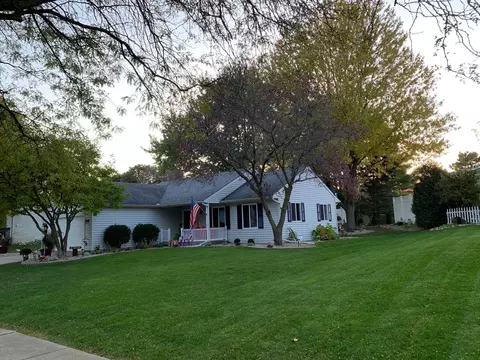 503 Manchester Dr, Dewitt, MI 48820 photo 2