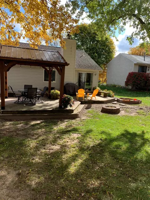 503 Manchester Dr, Dewitt, MI 48820 photo 4