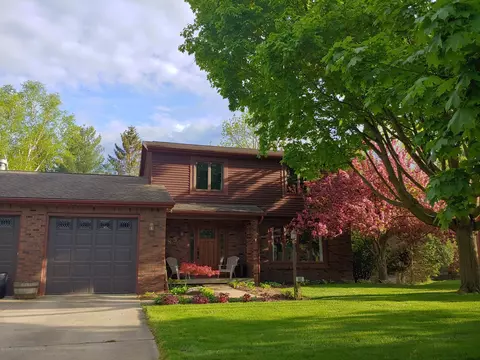 885 Moss Glen Cir, Haslett, MI 48840 photo 2