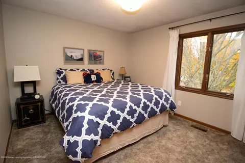 885 Moss Glen Cir, Haslett, MI 48840 photo 19