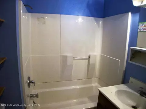 623 Cooper Ave, Lansing, MI 48910 photo 8