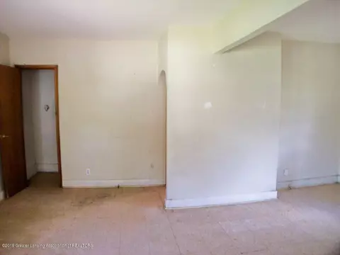 623 Cooper Ave, Lansing, MI 48910 photo 4