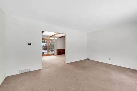 2916 Colchester Rd, Lansing, MI 48906 photo 6