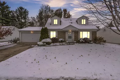 2916 Colchester Rd, Lansing, MI 48906 photo 1