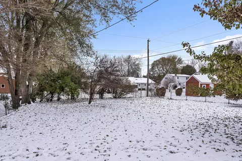2916 Colchester Rd, Lansing, MI 48906 photo 36