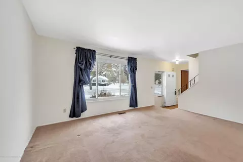 2916 Colchester Rd, Lansing, MI 48906 photo 7