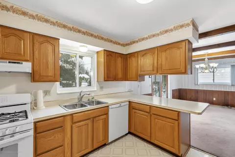 2916 Colchester Rd, Lansing, MI 48906 photo 15