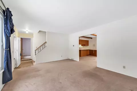 2916 Colchester Rd, Lansing, MI 48906 photo 8