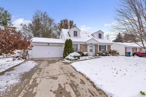2916 Colchester Rd, Lansing, MI 48906 photo 2