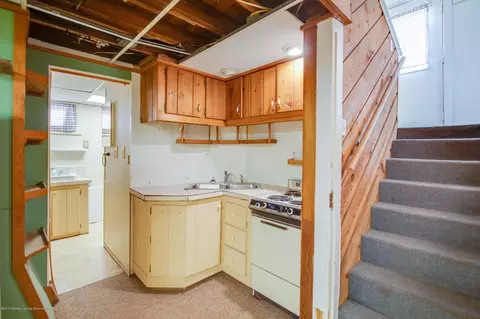 716 Vernon, Lansing, MI 48910 photo 24