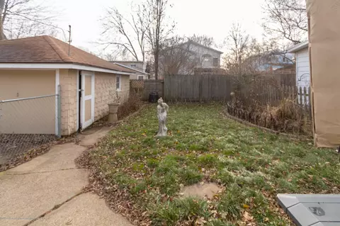 716 Vernon, Lansing, MI 48910 photo 31