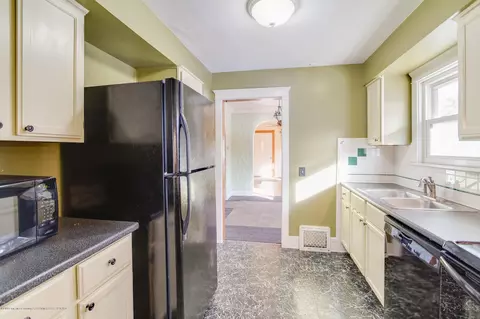 716 Vernon, Lansing, MI 48910 photo 16