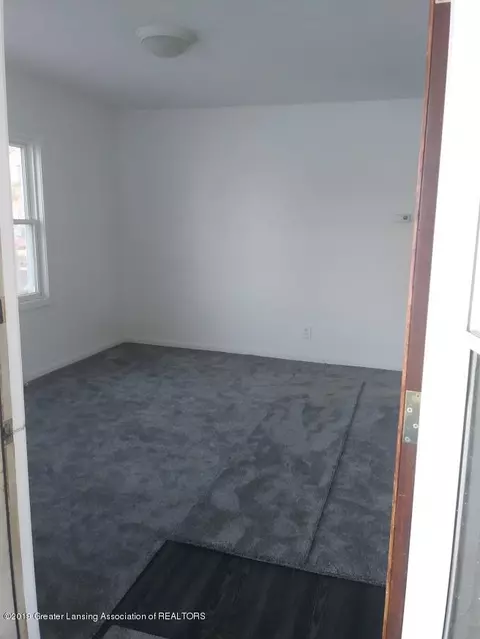 1027 Meadowlawn Ave, Lansing, MI 48906 photo 8