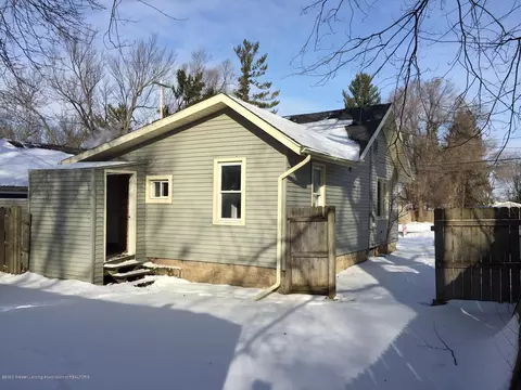 1027 Meadowlawn Ave, Lansing, MI 48906 photo 4