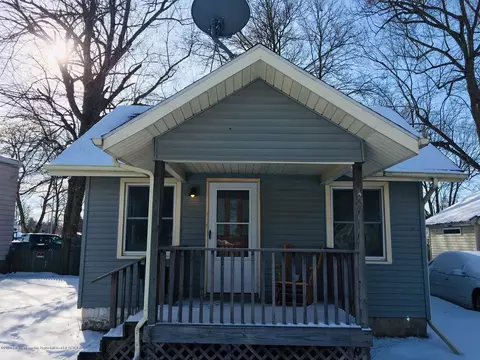 1027 Meadowlawn Ave, Lansing, MI 48906 photo 1