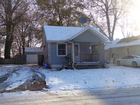 1027 Meadowlawn Ave, Lansing, MI 48906 photo 2