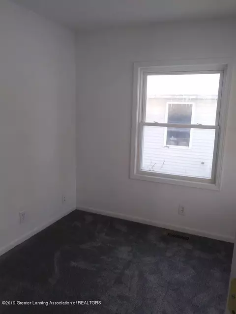 1027 Meadowlawn Ave, Lansing, MI 48906 photo 15