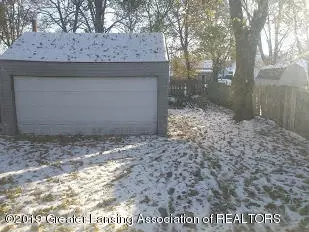 1027 Meadowlawn Ave, Lansing, MI 48906 photo 3