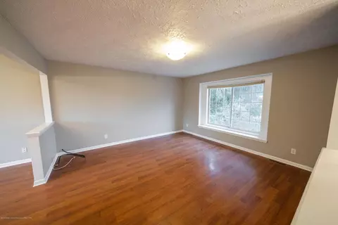 2540 E Cavanaugh Rd, Lansing, MI 48910 photo 5