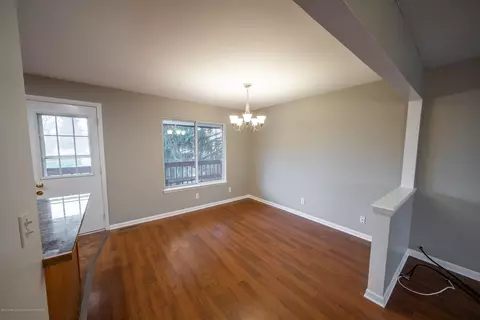 2540 E Cavanaugh Rd, Lansing, MI 48910 photo 7