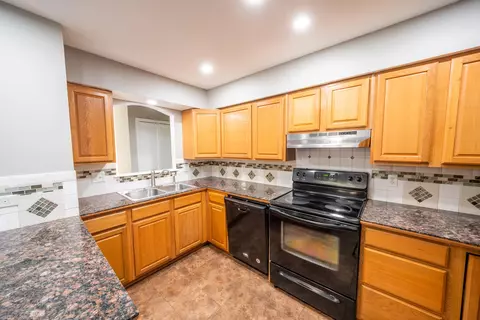2540 E Cavanaugh Rd, Lansing, MI 48910 photo 9
