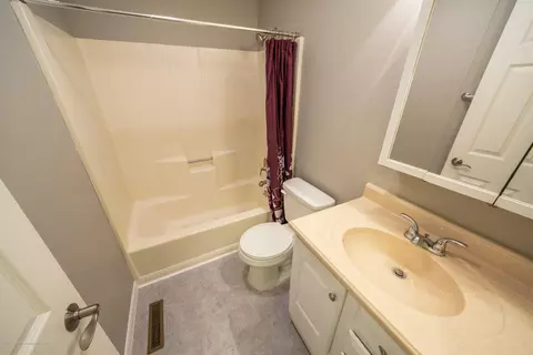 2540 E Cavanaugh Rd, Lansing, MI 48910 photo 12