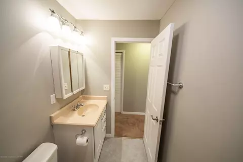 2540 E Cavanaugh Rd, Lansing, MI 48910 photo 13