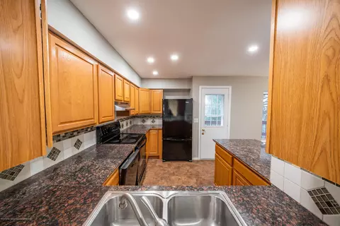 2540 E Cavanaugh Rd, Lansing, MI 48910 photo 11