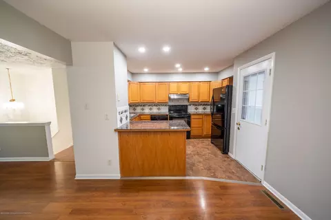 2540 E Cavanaugh Rd, Lansing, MI 48910 photo 10