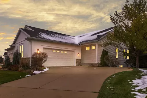 5200 Hawk Hollow Dr, Bath, MI 48808 photo 1