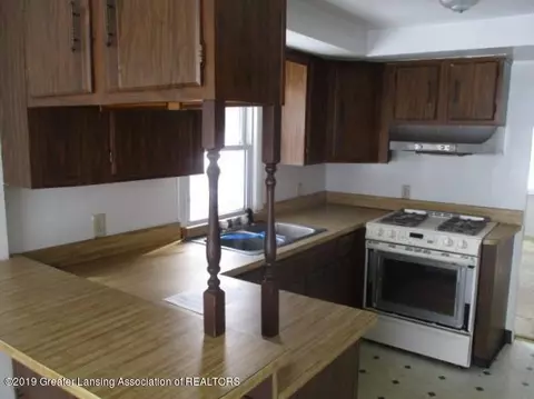 809 Irvington Ave, Lansing, MI 48910 photo 2