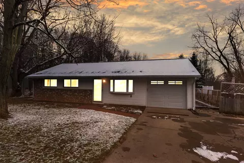 902 Elmwood, Dewitt, MI 48820 photo 1