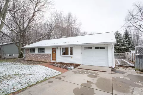 902 Elmwood, Dewitt, MI 48820 photo 3