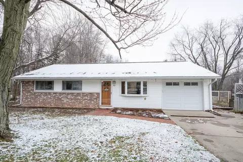 902 Elmwood, Dewitt, MI 48820 photo 2