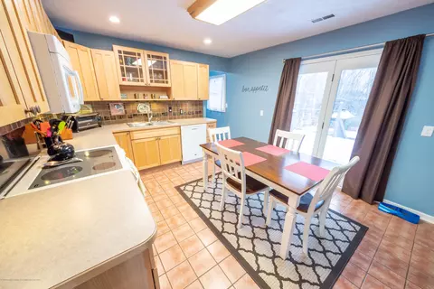 902 Elmwood, Dewitt, MI 48820 photo 10