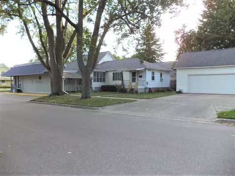 611 E State St, Saint Johns, MI 48879 photo 2
