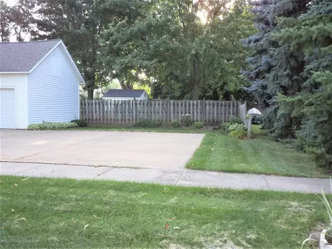 611 E State St, Saint Johns, MI 48879 photo 4