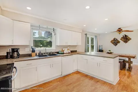 340 W Jefferson, Dimondale, MI 48821 photo 9