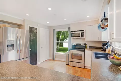 340 W Jefferson, Dimondale, MI 48821 photo 8
